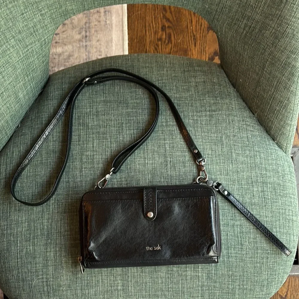 The Sak Women Iris Leather Convertible Crossbody Bag Black Leather Wristlet EUC